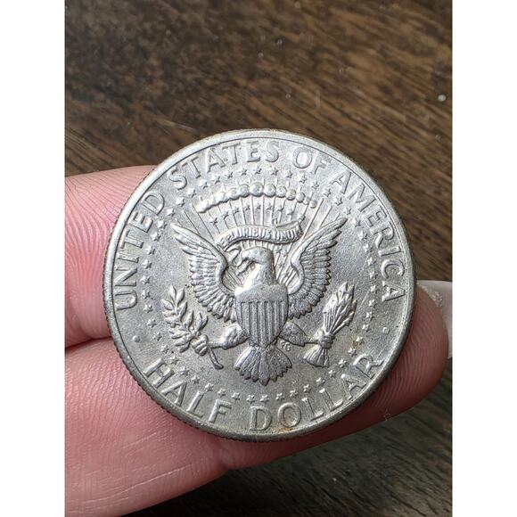 1971 D Kennedy Half Dollar Coin - circulated 2 - Picture 15 of 16